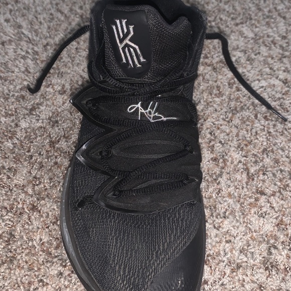 Nike Kyrie 5 Black Rainbow Soles - Picture 6 of 7